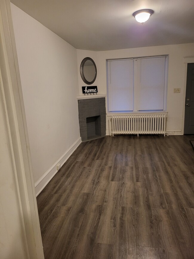 Building Photo - 2407 Lamotte St