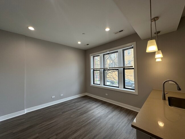 Building Photo - 2053 W Iowa St