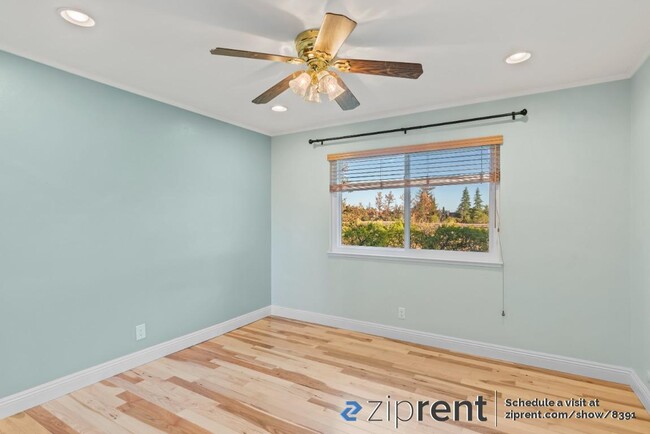Building Photo - 2309 Saidel Dr