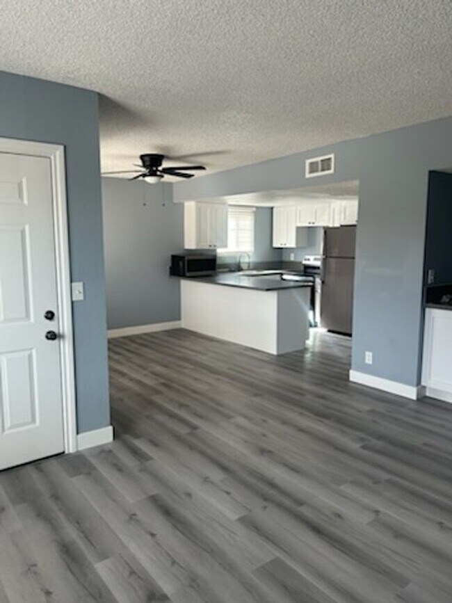 Building Photo - 6240 Bellota Dr