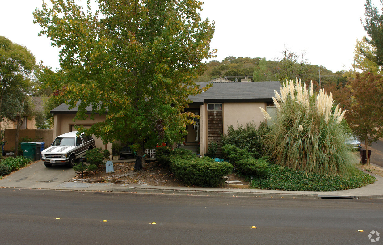 Building Photo - 1502 Monterey Dr