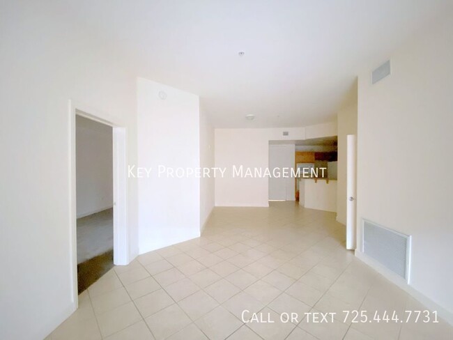 Building Photo - 2 BEDROOM CONDO AT PARK AVENUE OFF THE LAS...