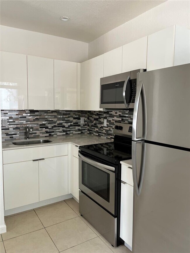 Foto del edificio - 6331 NE 4th Ct