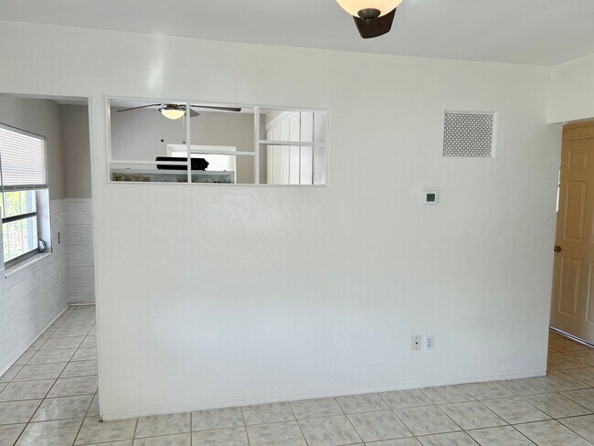 Foto del edificio - 2 bed 1 Bath House in Ideal Location in St Pete