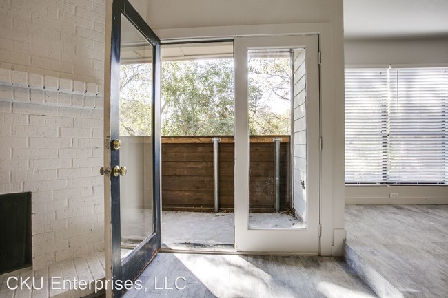 Building Photo - 9730 Whitehurst Dr