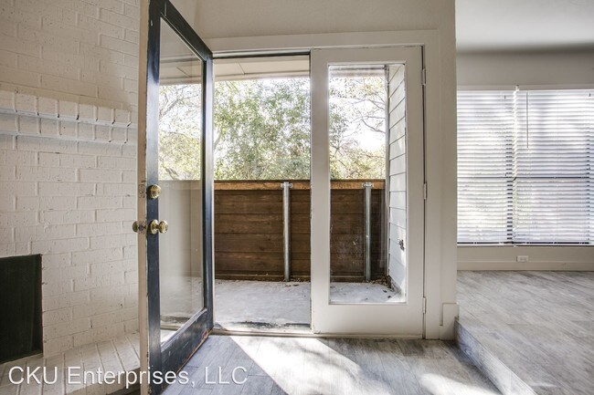 Foto del edificio - 9730 Whitehurst Dr