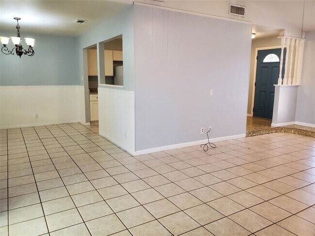 Building Photo - 1501 Scenic Dr