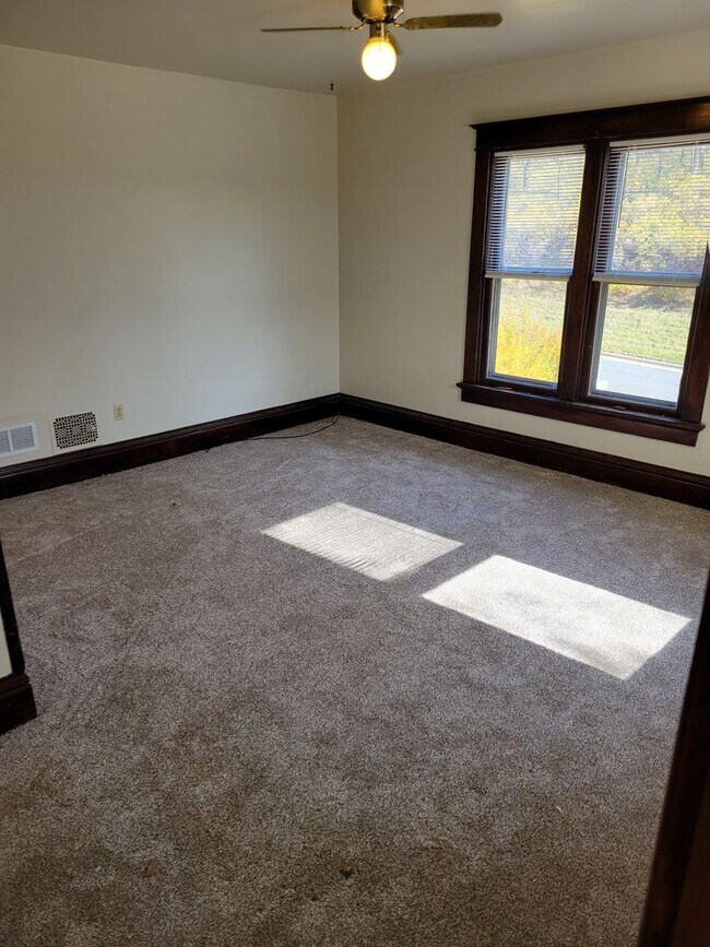 Building Photo - Glacier Valley Duplex