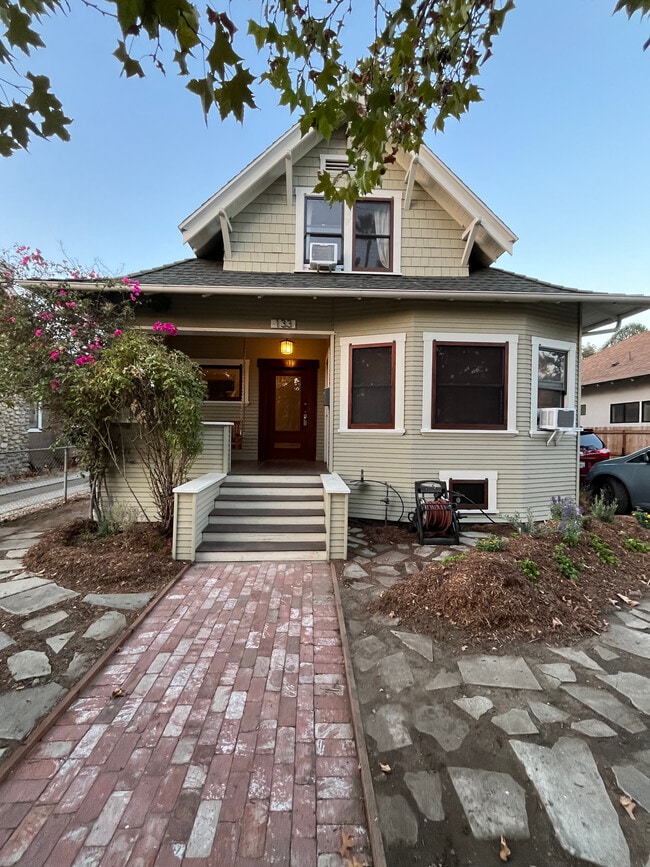 Charming 1903 Craftsman home - 133 E Avenue 42