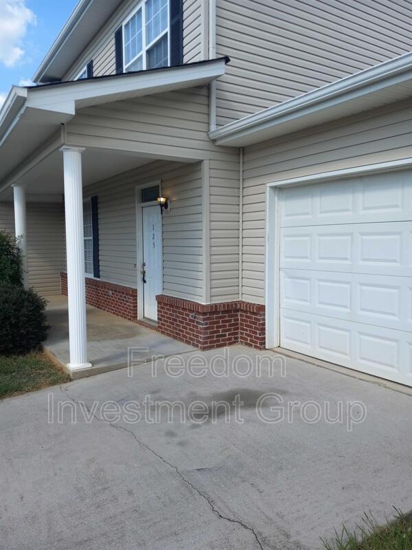 125 Stonegate Cir, Loudon, TN 37774 Condo for Rent in Loudon, TN