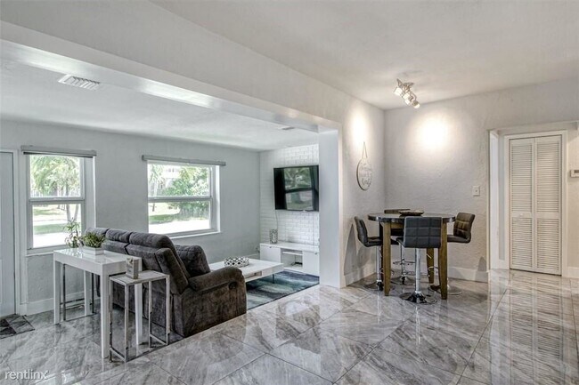 Foto del edificio - 3 br, 2 bath House - 412 SW 11th Ct