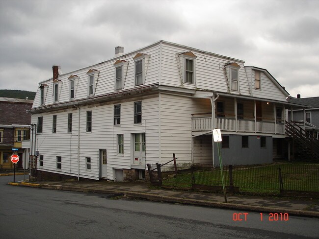 Building Photo - 143 Market St