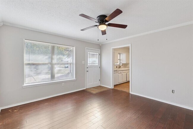 Building Photo - 645 Redstone Ave