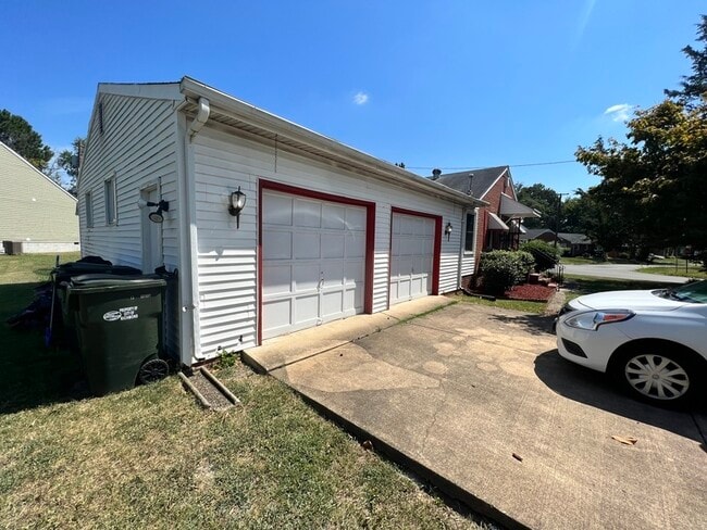 Building Photo - 3301 Donnan St