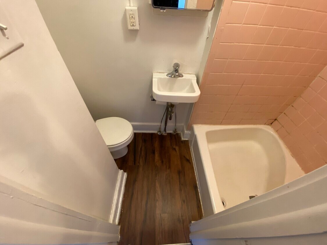 Foto del edificio - 122 West Main Street, Unit 122-1