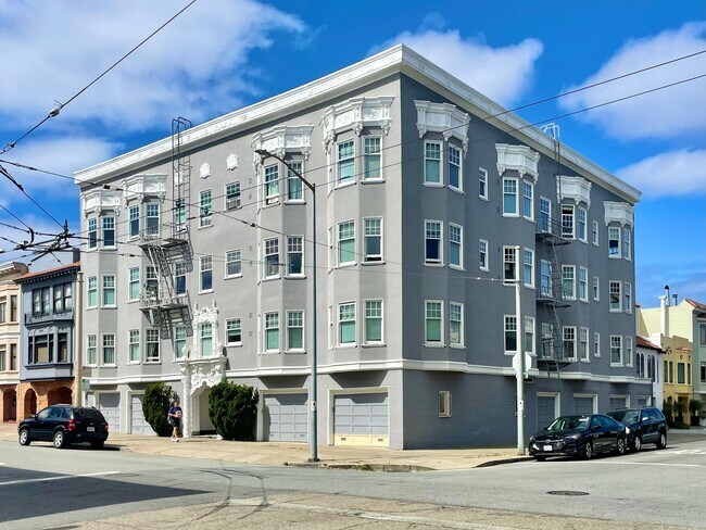 Foto del edificio - HUGE 2 Bed/1 Bath Marina Gem! Laundry! Progressive!