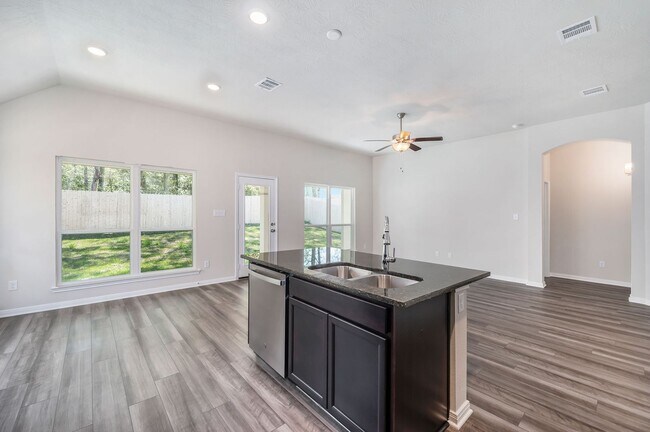 Foto del edificio - 4 Bedroom- Like New Home in Sterling Ridge...
