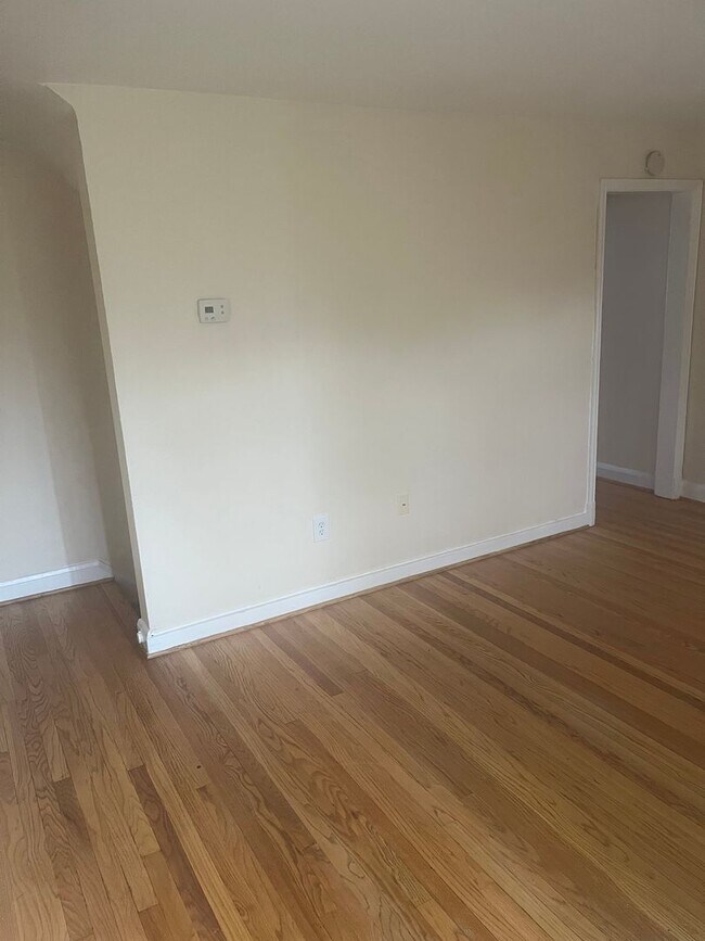 Foto del edificio - 3bed 1.5 Bathroom Townhome located 4353 Ro...