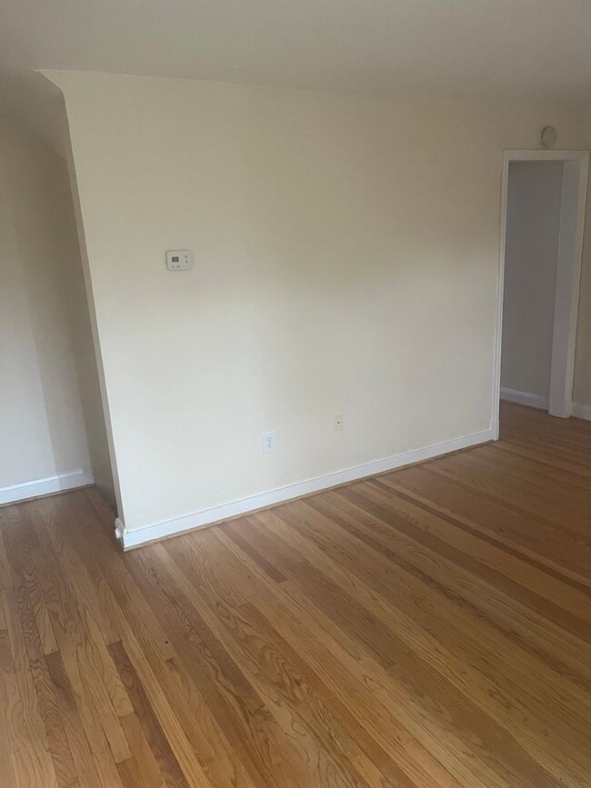 Photo - 3bed 1.5 Bathroom Townhome located 4353 Ro...