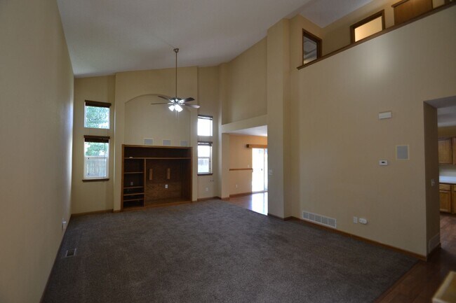 Foto del edificio - 4 Bed 3.5 Bath Home in Stetson Hills
