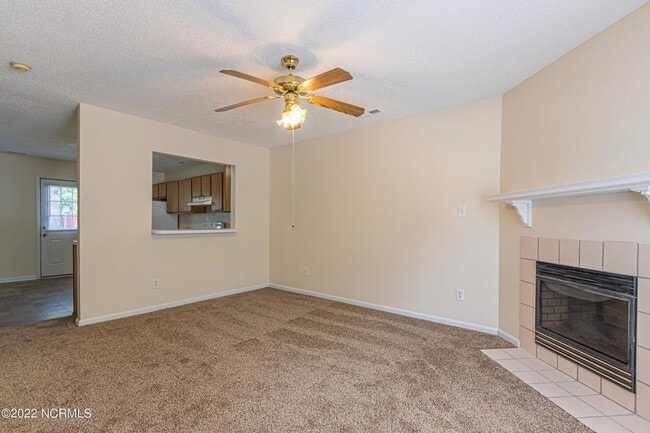 Building Photo - Welcome to Hunter's Creek!