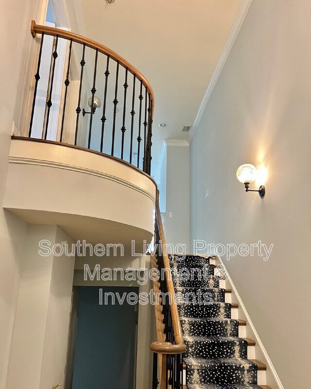 Building Photo - 220 Wendover Heights Cir