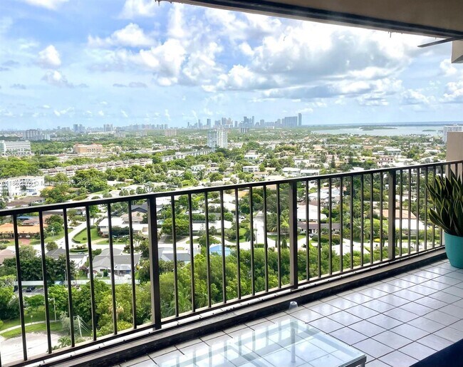 Foto del edificio - 1800 NE 114th St