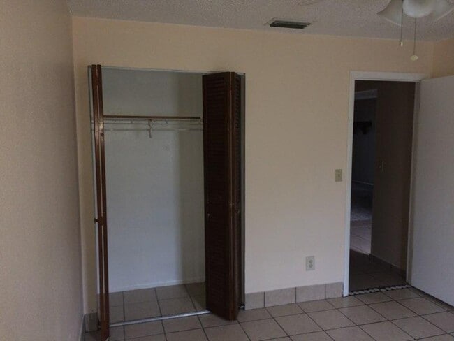 Foto del edificio - Two Bedroom Two Bath Duplex!