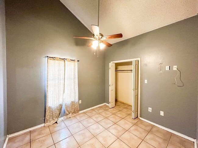 Foto del edificio - 402 Prescott Loop