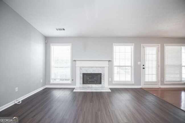 Foto del edificio - 907 Ashley Crossing Ln NW