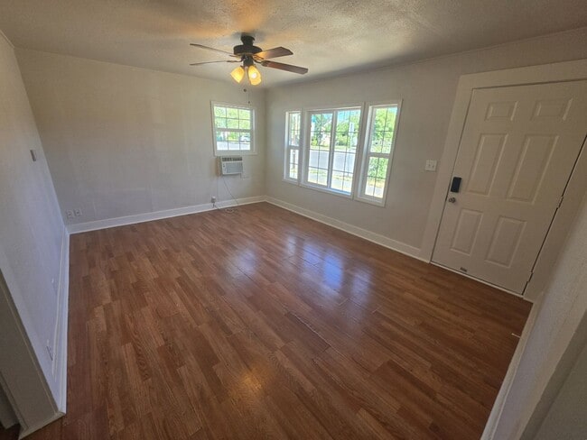 Building Photo - Duplex For Rent in Corning!
