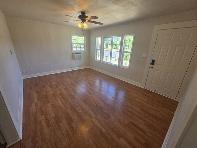 Foto del edificio - Duplex For Rent in Corning!