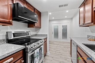Building Photo - 8406 Lyndon Ln