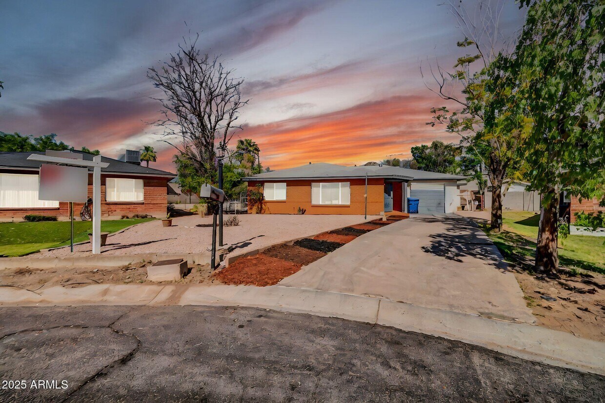 Primary Photo - 7039 N 15th St