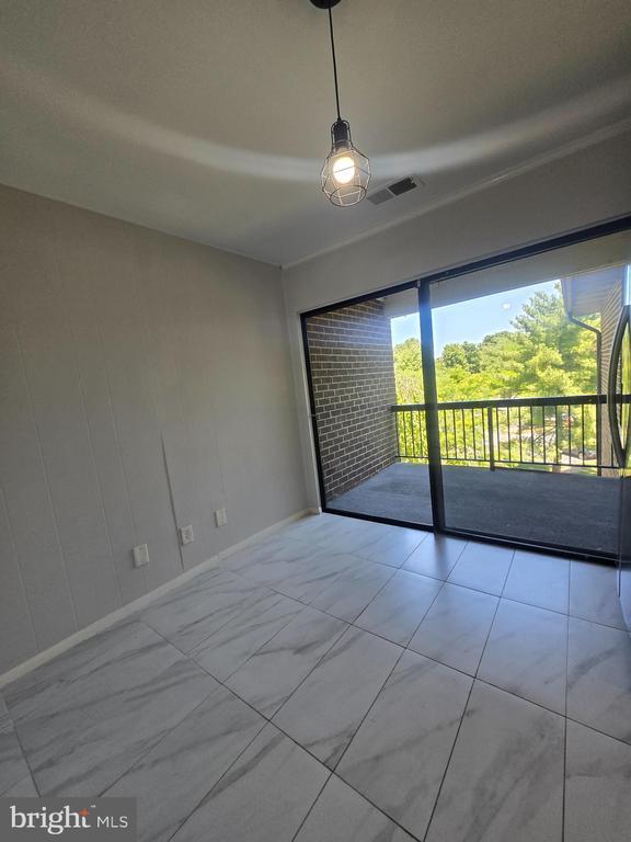 Foto del edificio - 11210 Cherry Hill Rd