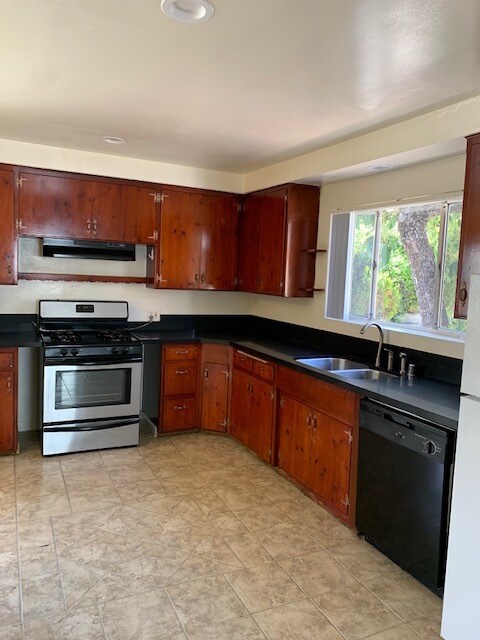 Building Photo - 1027 Waterloo St