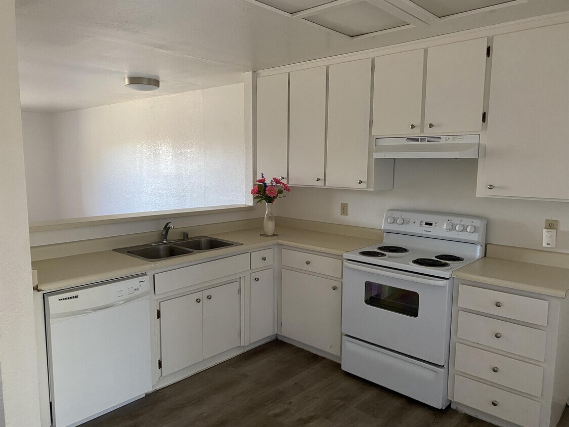 1808 Colorado Ave, Turlock, CA 95382 Townhouse for Rent in Turlock