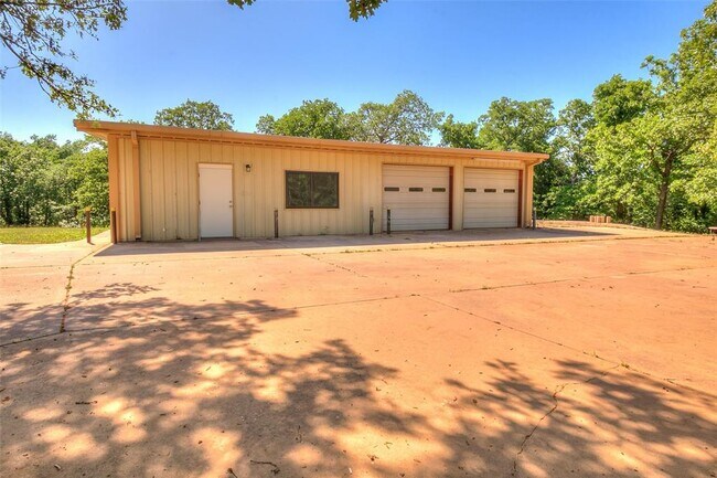 Building Photo - 8000 N Harrah Rd