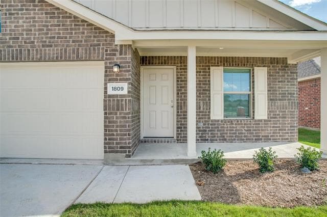 Building Photo - 1809 River Xing Dr