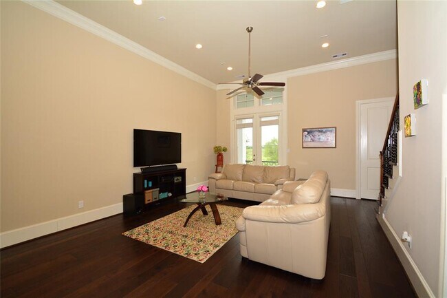 Building Photo - 9439 Fannin St