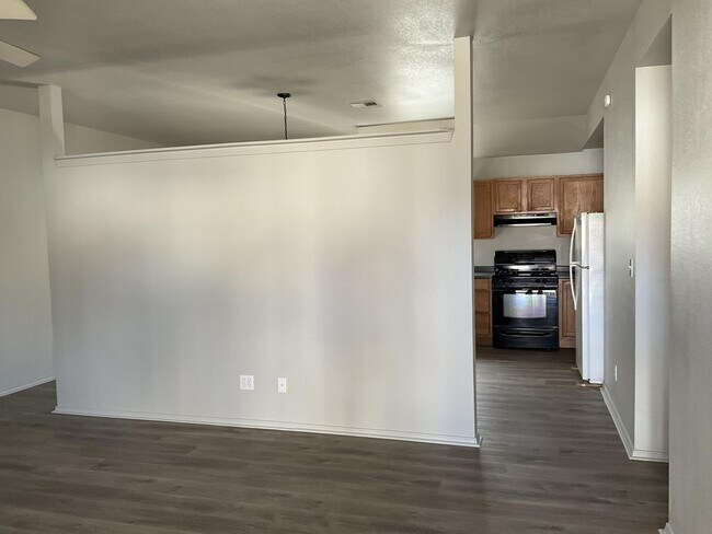 Building Photo - 2213 Post Oak Dr