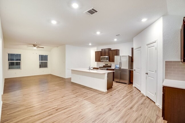 Building Photo - 3201 Kenner Dr