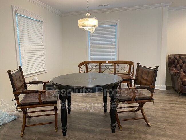 Building Photo - 6600 Pleasant Pines Dr
