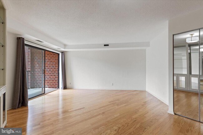 Foto del edificio - 2100 Langston Blvd.