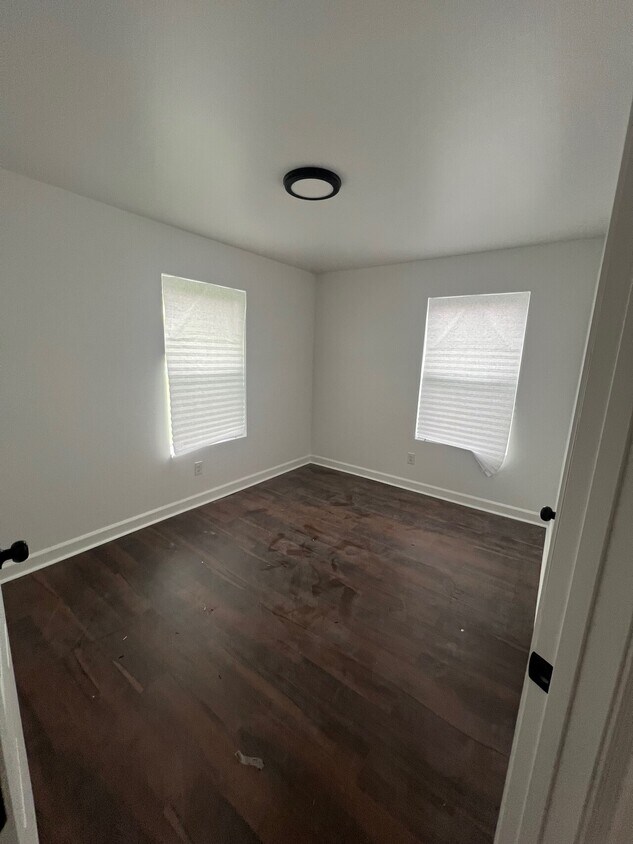 Building Photo - 5293 Airview Rd