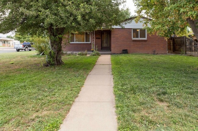 Building Photo - 2405 Pierce St