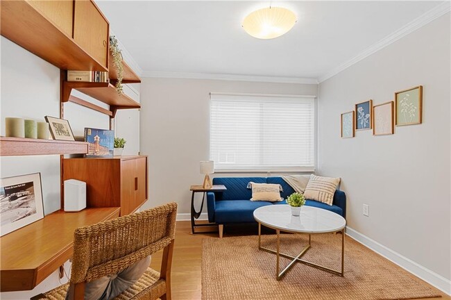 Foto del edificio - 960 St Charles Ave NE