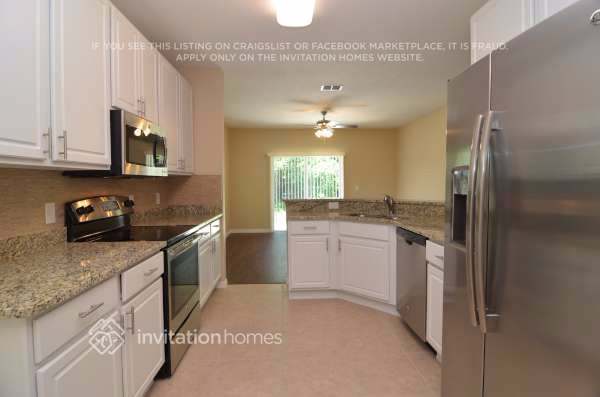 Foto del edificio - 6233 Radford St