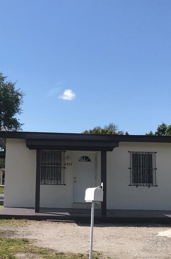 Primary Photo - 2900 NW 30th St