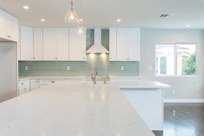 Foto del edificio - Charming Liberty Village home- 3BD, 2Ba- Available on 5/15